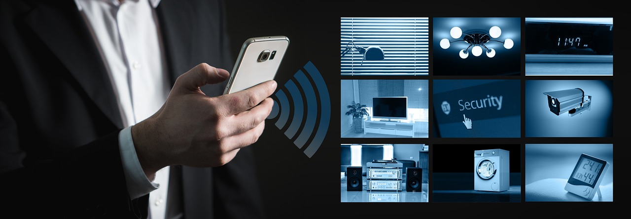 Slimme huishoudelijke gadgets in een moderne keuken, waaronder een slimme speaker en airfryer
