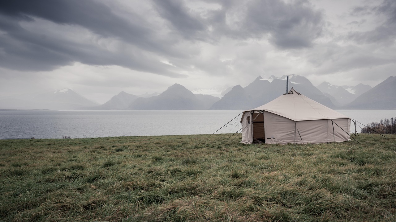 Safaritent in een bosrijke omgeving voor glamping in Limburg